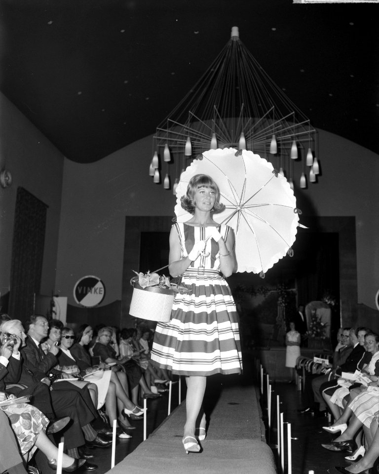 Fleuropiade 1963 te Utrecht gehouden. Bruidsjapon, Bestanddeelnr 915-2280