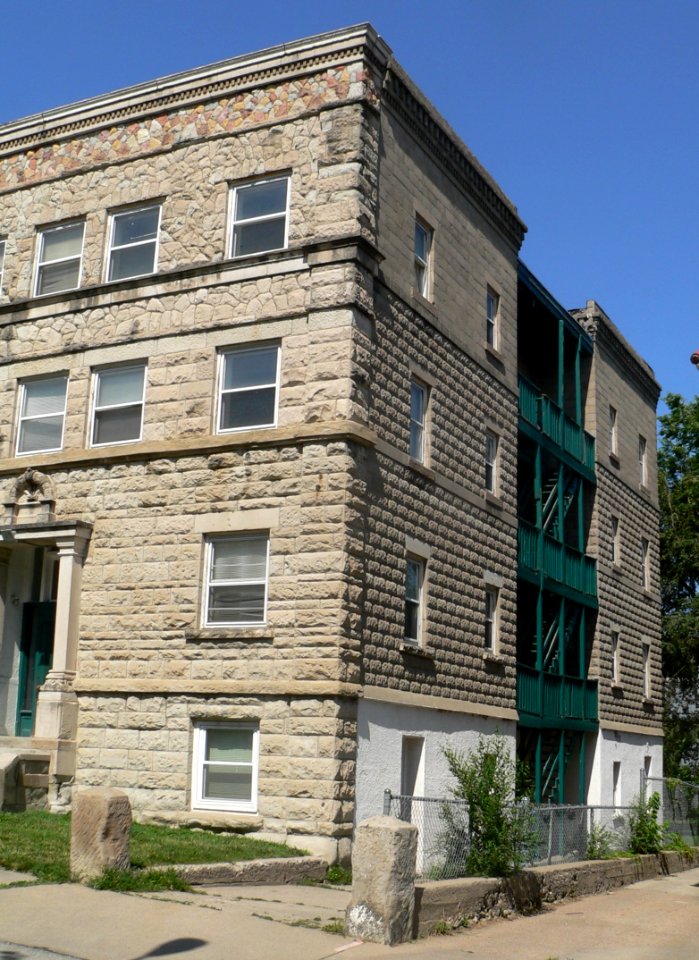 Florentine Apartments (Omaha) S side 1