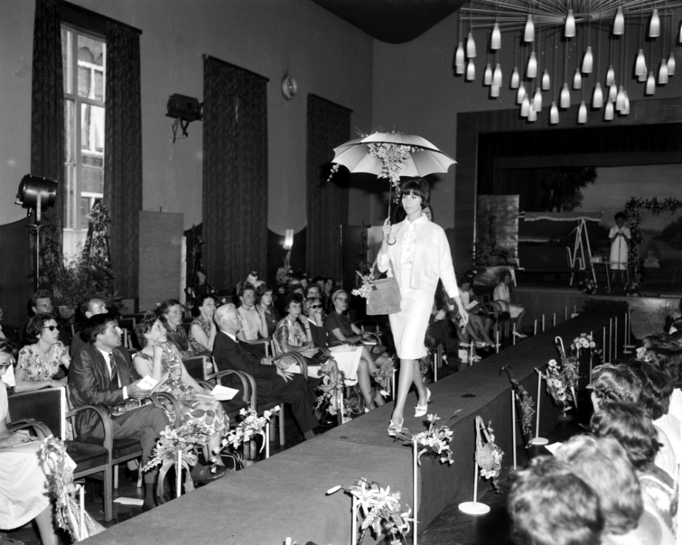 Fleuropiade 1963 te Utrecht gehouden. Bruidsjapon, Bestanddeelnr 915-2279