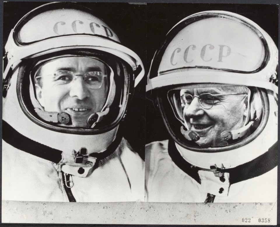 Fotomontage. Formateurs Cals (links) en Vondeling gemonteerd in Russische ruimte, Bestanddeelnr 022-0358