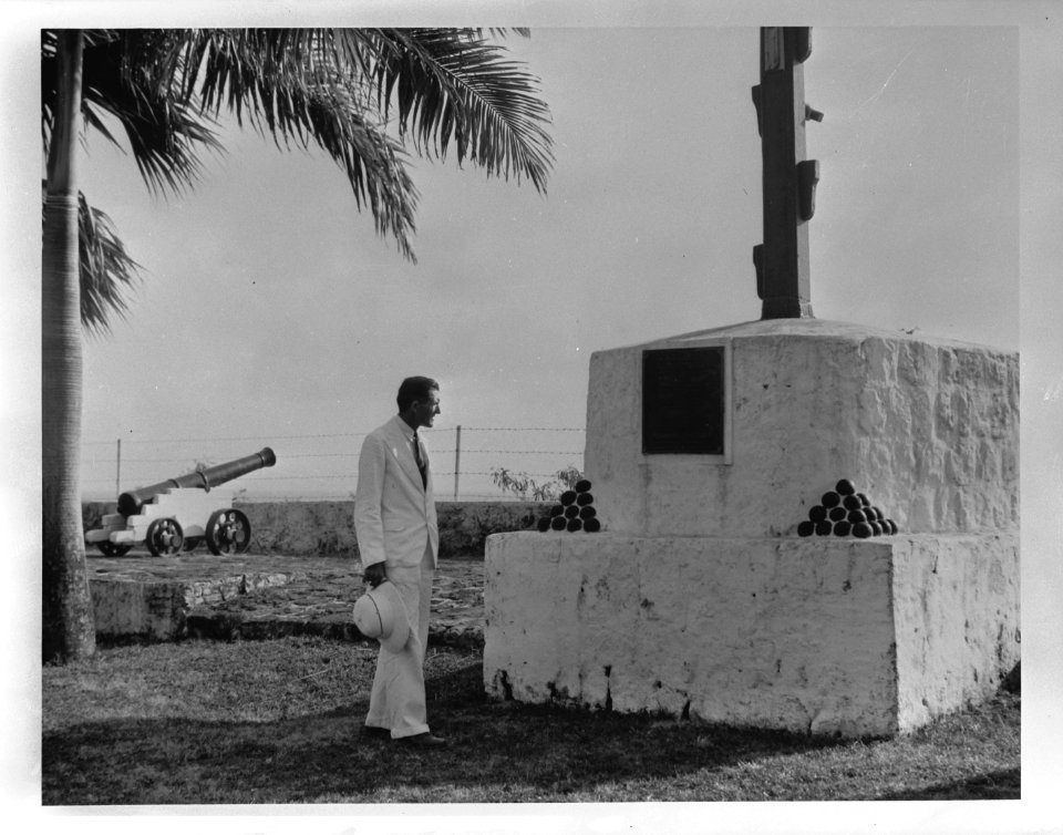 Fort Oranje. St. Eutatius. Monument ter herinnnering aan het ´First Salute´, Bestanddeelnr 935-1257