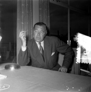 Foto Prins Bertil Zweden op Schiphol, Bestanddeelnr 906-5102