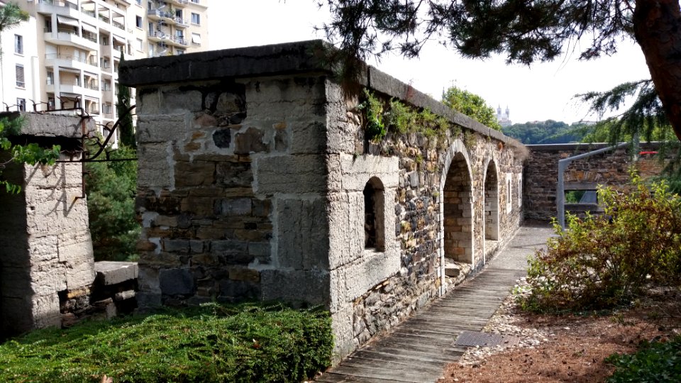 Fort Saint-Jean de Lyon - Mur du sommet côté est