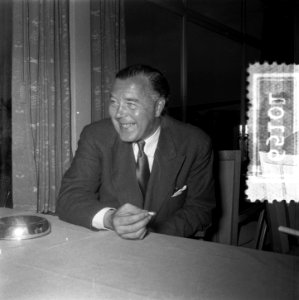 Foto Prins Bertil Zweden op Schiphol, Bestanddeelnr 906-5101