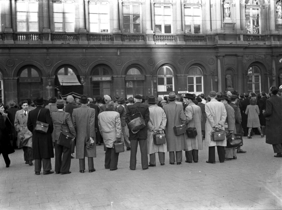 Fotografen zien werkeloos toe te Brussel, Bestanddeelnr 901-9459