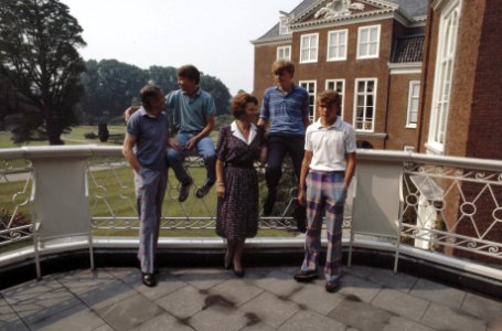 Foto uurtje Koninklijke Familie nr. 19 , 20 Prins Claus , Constantijn , Konin, Bestanddeelnr 253-8925