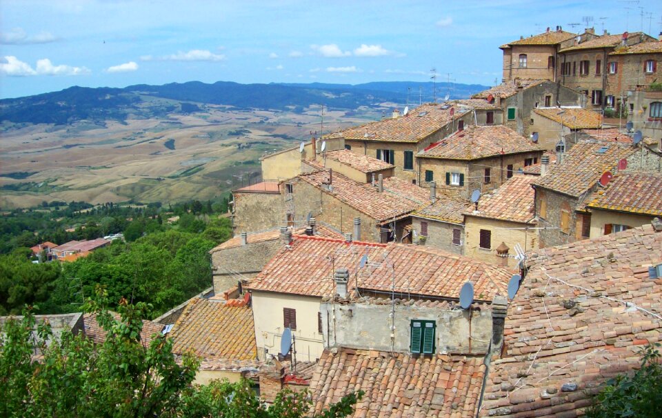Houses italy volterra