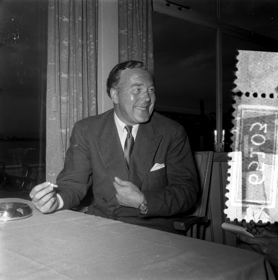 Foto Prins Bertil Zweden op Schiphol, Bestanddeelnr 906-5103