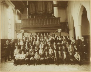 Foto ter gelegenheid van het 125-jarig bestaan van de kinderkerk in de Bakenesserkerk, Inventarisnummer NL-HlmNHA 10137