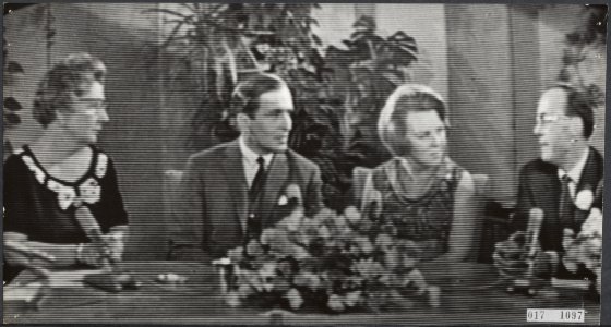 Foto genomen van televisiescherm, Bestanddeelnr 017-1097