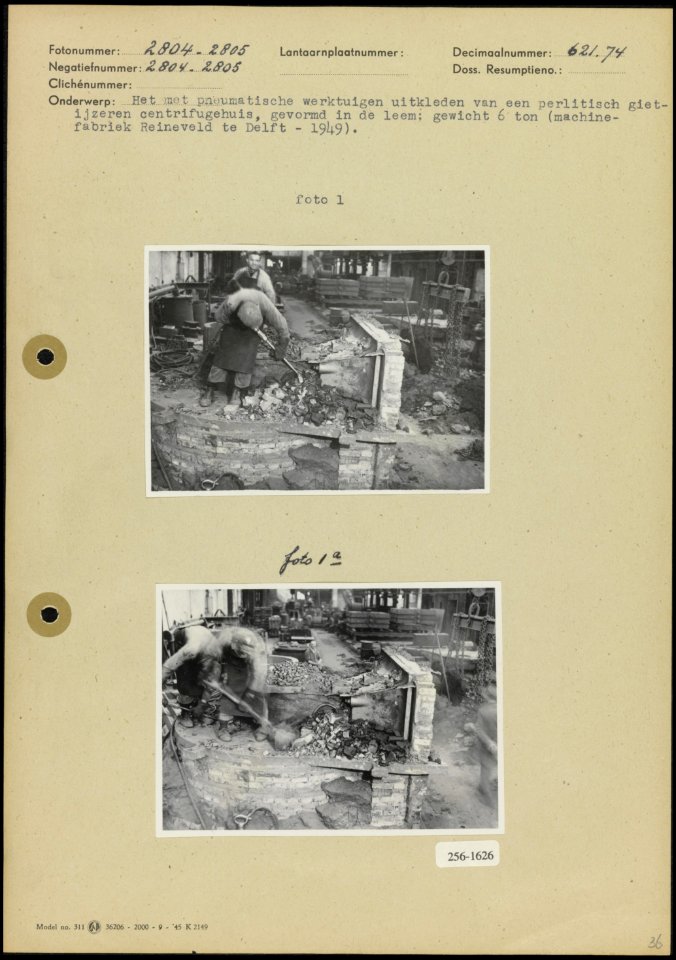 Foto 1 Het met pneumatische werktuigen uitkleden van een perlitisch gietijzere…, Bestanddeelnr 256-1626
