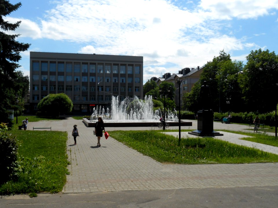 Fountain on Dzerzhinsky Street, Smolensk - 01