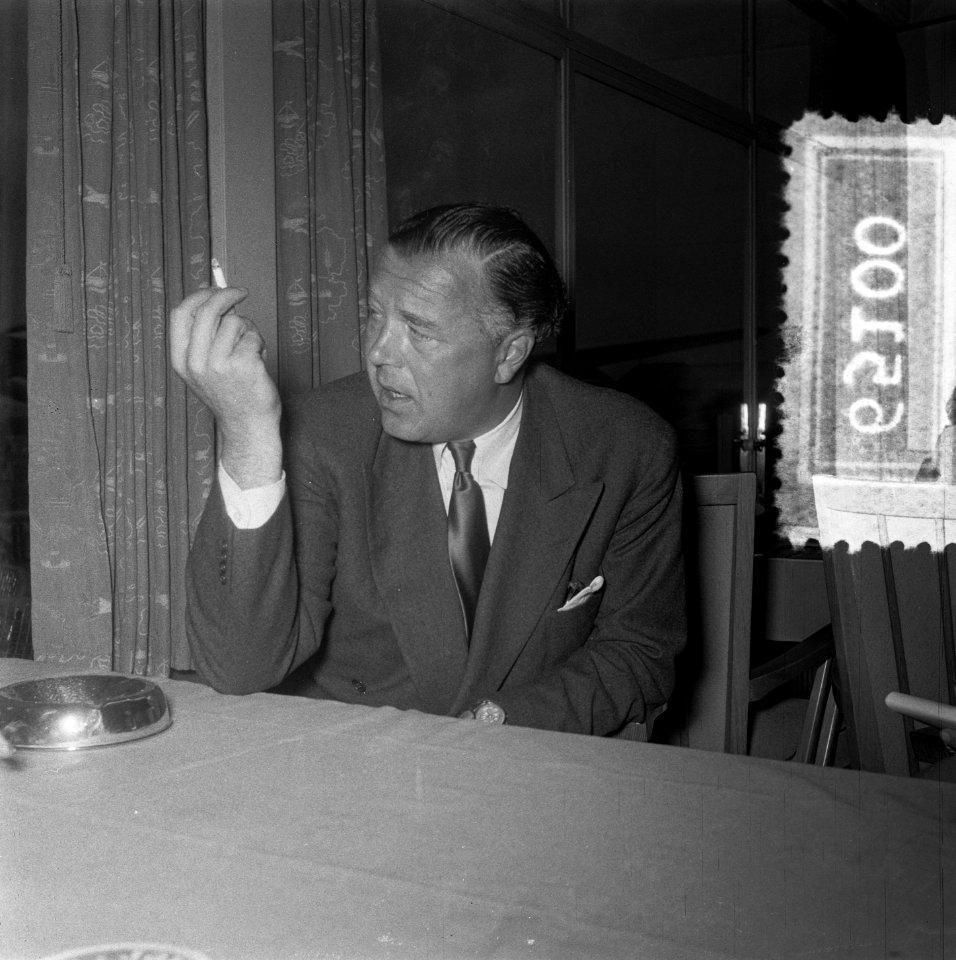 Foto Prins Bertil Zweden op Schiphol, Bestanddeelnr 906-5100