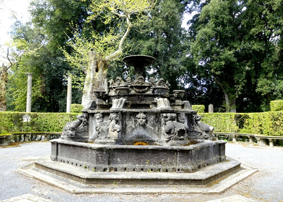 Fountain of the Dolphins - Villa Lante, Bagnaia, Italy - DSC02050