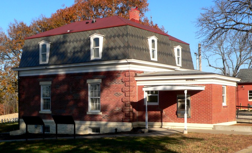 Fort Scott National Cemetery, lodge from SE 1