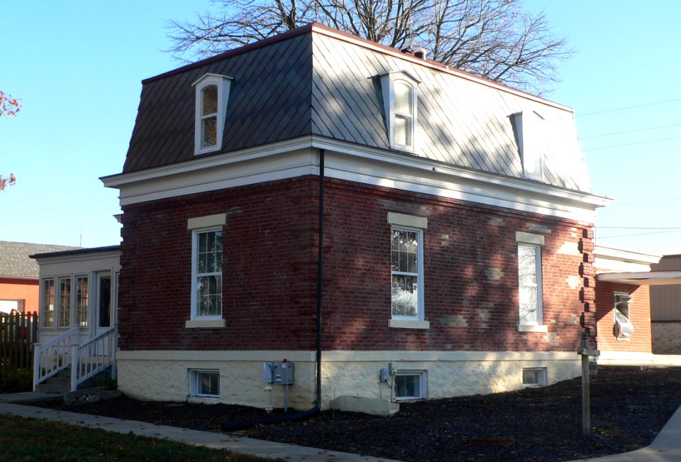 Fort Scott National Cemetery, lodge from SW 1