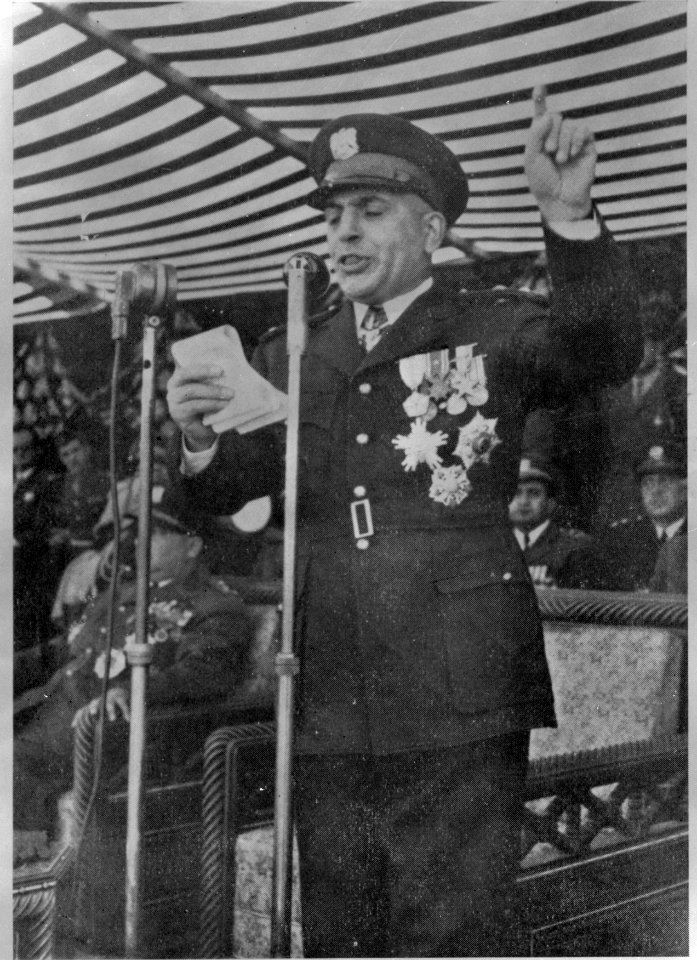 Foto van een foto van generaal Adib al-Shishakli tijdens een toespraak, Bestanddeelnr 254-3693