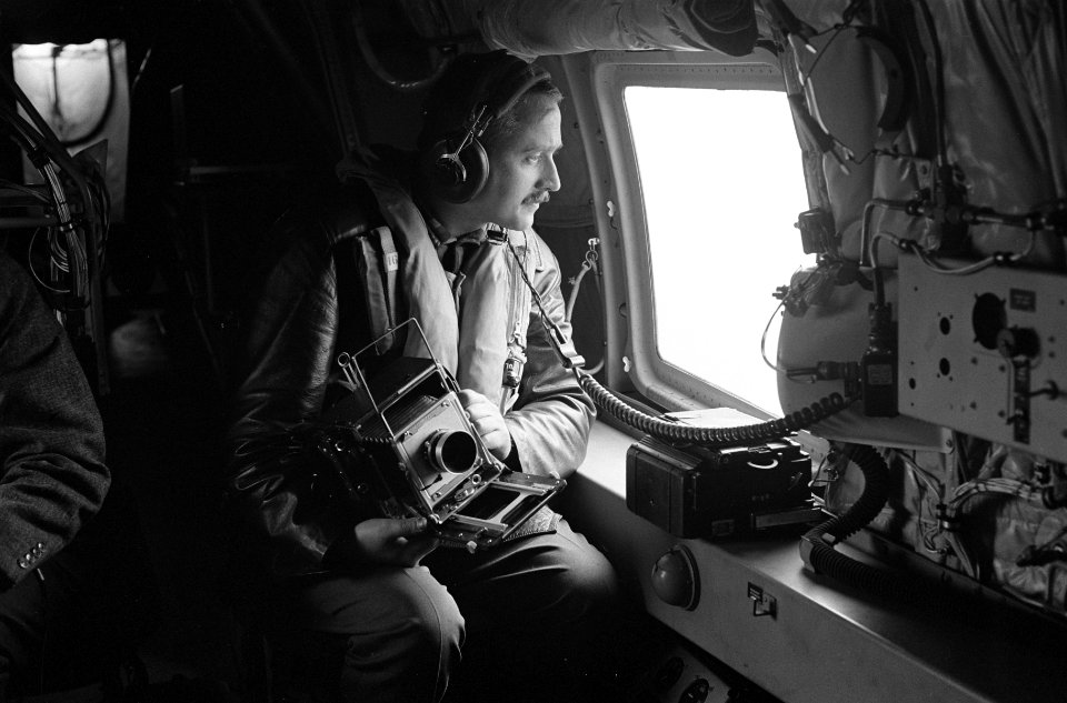 Fotograaf Anefo in vliegtuigcabine voor luchtopname, Bestanddeelnr 914-1989
