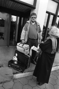 Fotograaf Hans Hofman bij Bijlmerbajes waar hij in gijzeling wordt genomen wegen, Bestanddeelnr 933-7518