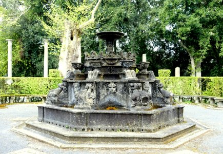 Fountain of the Dolphins - Villa Lante, Bagnaia, Italy - DSC01807