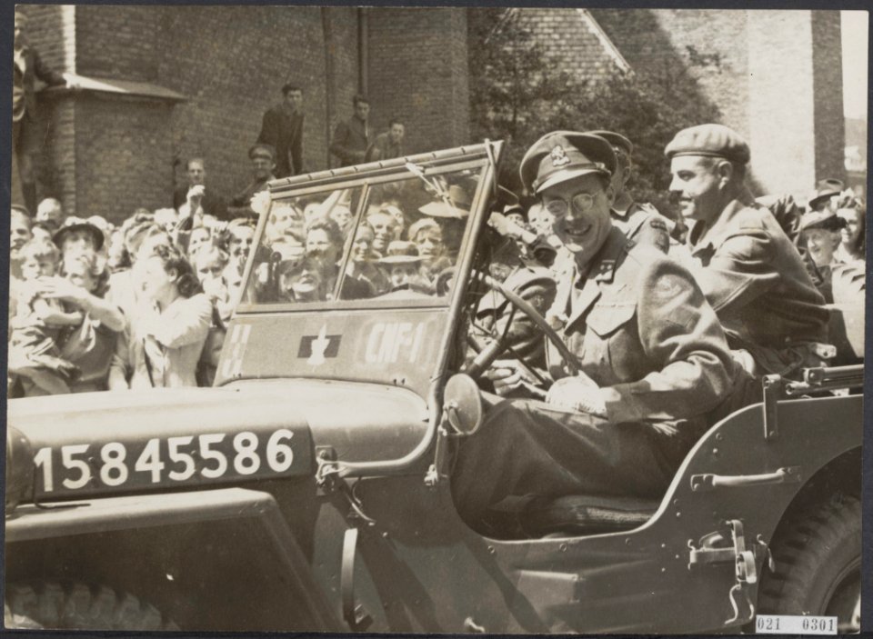 Foto is gelijk aan 021-0293, Bestanddeelnr 021-0301