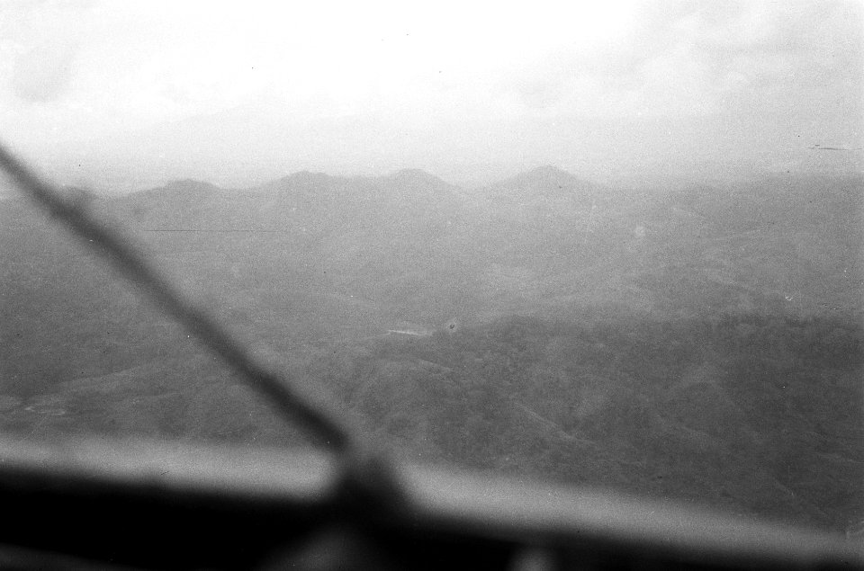 Foto genomen vanuit vliegtuig Berggebied, Bestanddeelnr 5122