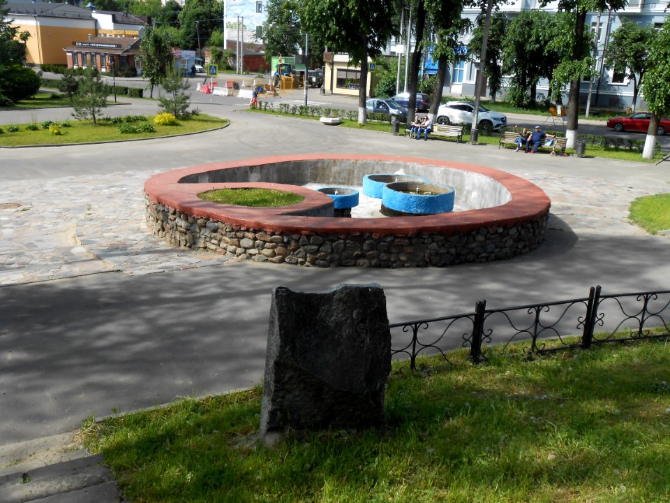 Fountain on Marshal Zhukov Street, Smolensk - 02