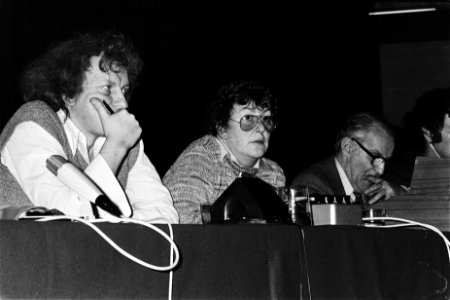 Forumdiscussie in VU tijdens conferentie over Vietnam en Cambodja Maarten van D, Bestanddeelnr 930-6849