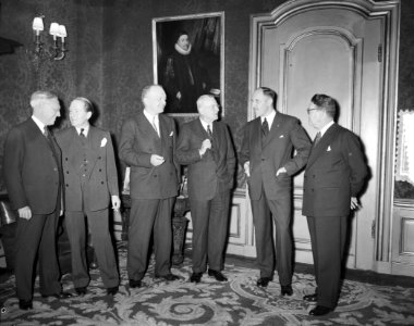 Foster Dulles en Stassen op Buitenlandse Zaken Hunter Begen Amerikaanse Ministe, Bestanddeelnr 905-5289