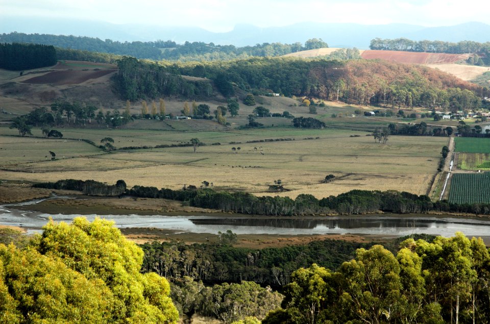Forth-Valley-Tasmania-20070420-010