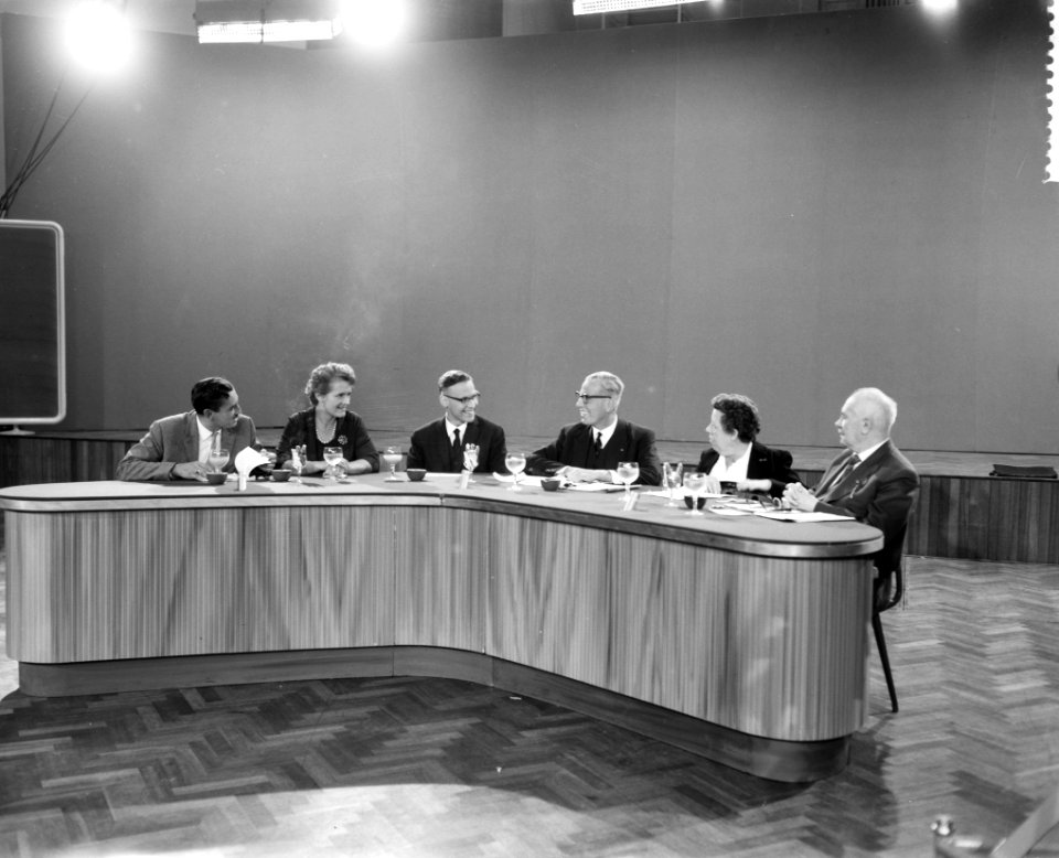 Forum over spijtoptanten voor TV. vnr. dr H. Baudet, minister Klompé, I.A. Diep, Bestanddeelnr 913-0557