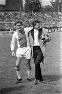 Fortuna '54 tegen Ajax 1-4. Vasovic brengt supporter van veld af, Bestanddeelnr 921-3621