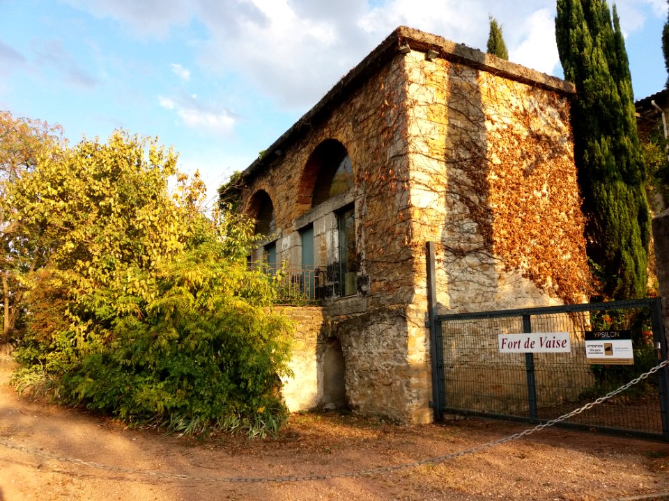 Fort de Vaise - Côté nord vu depuis la rue