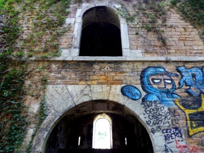 Fort de Loyasse - Mur cour intérieure