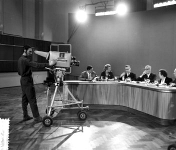 Forum over spijtoptanten voor TV. vnr. dr H. Baudet, minister Klompé, I.A. Diep, Bestanddeelnr 913-0558