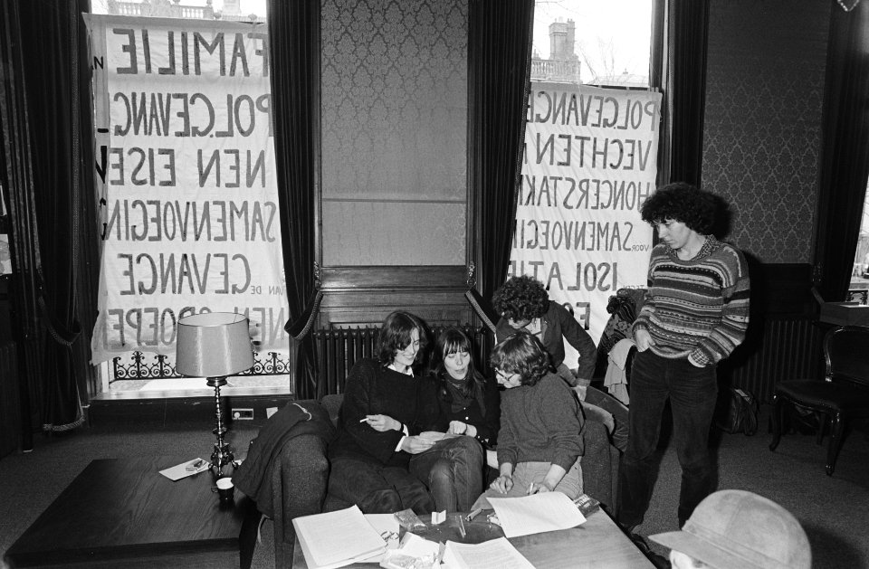 Forum met politieke bekendheden in de VU, v.l.n.r. Van der Doef (PvdA), Terlouw , Bestanddeelnr 931-3940