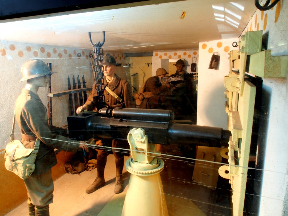 Fort de Fermont and its museum - Fort de Fermont and its museum - Cannon inside a kazemat pic