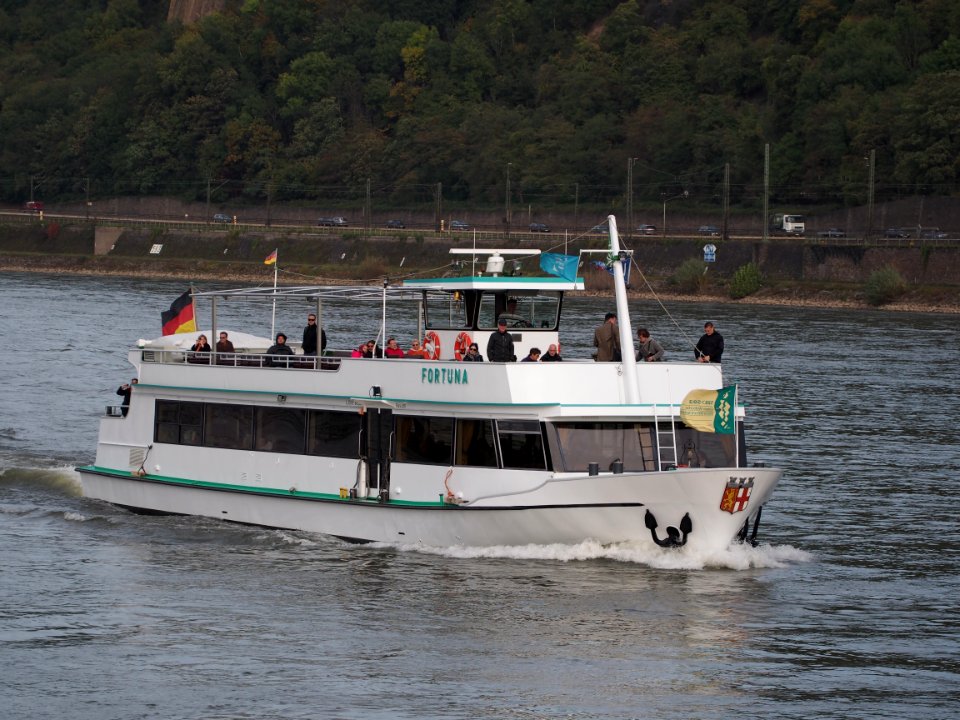 Fortuna, ENI 04303180 on the Rhine river at Koblenz at the Deutches Eck, pic