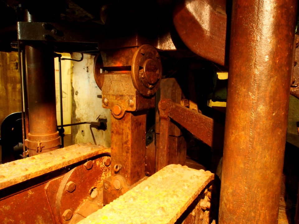 Fort de Douaumont part of the mechanism to lift and turn the turret