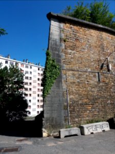 Fort de Loyasse - Bâtiment nord - Angle extérieur
