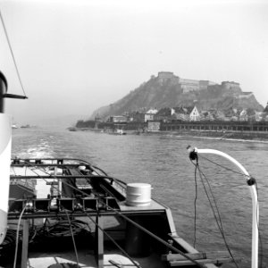 Fort Ehrenbreitstein bij Koblenz, gezien vanaf de Damco 9, Bestanddeelnr 254-1084