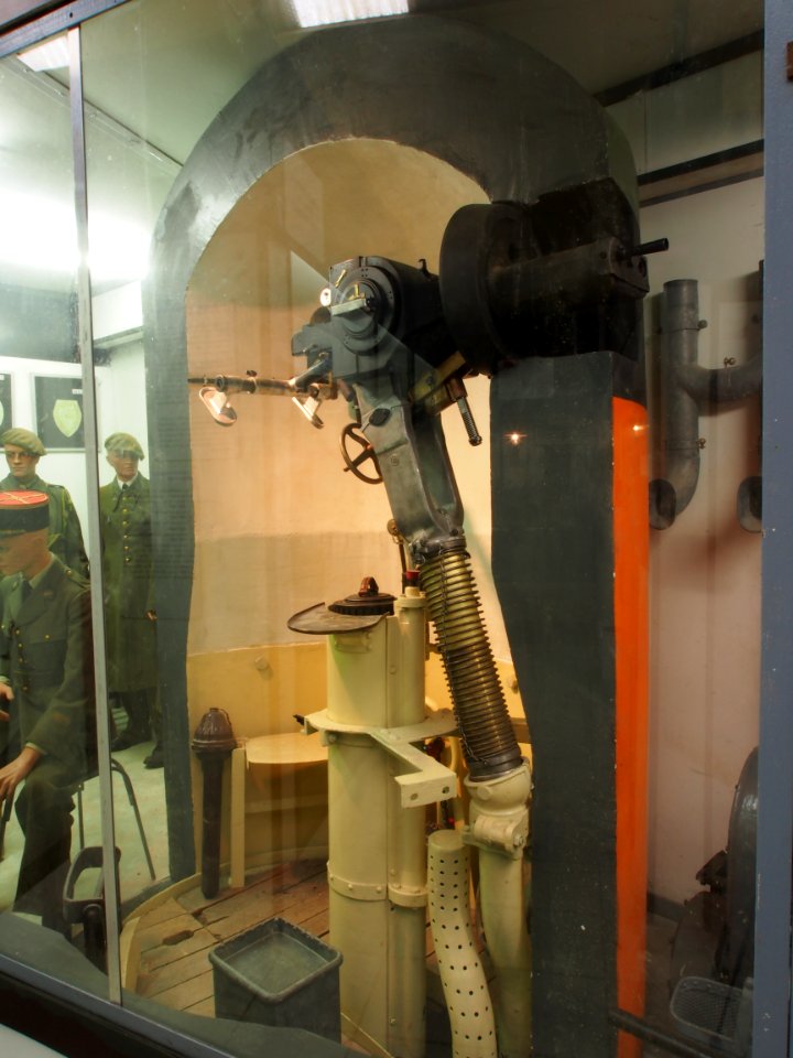 Fort de Fermont and its museum - Firing room view pic1