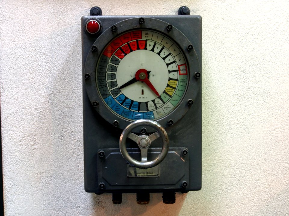 Fort de Fermont and its museum - Transmitter for firing purpouses pic1