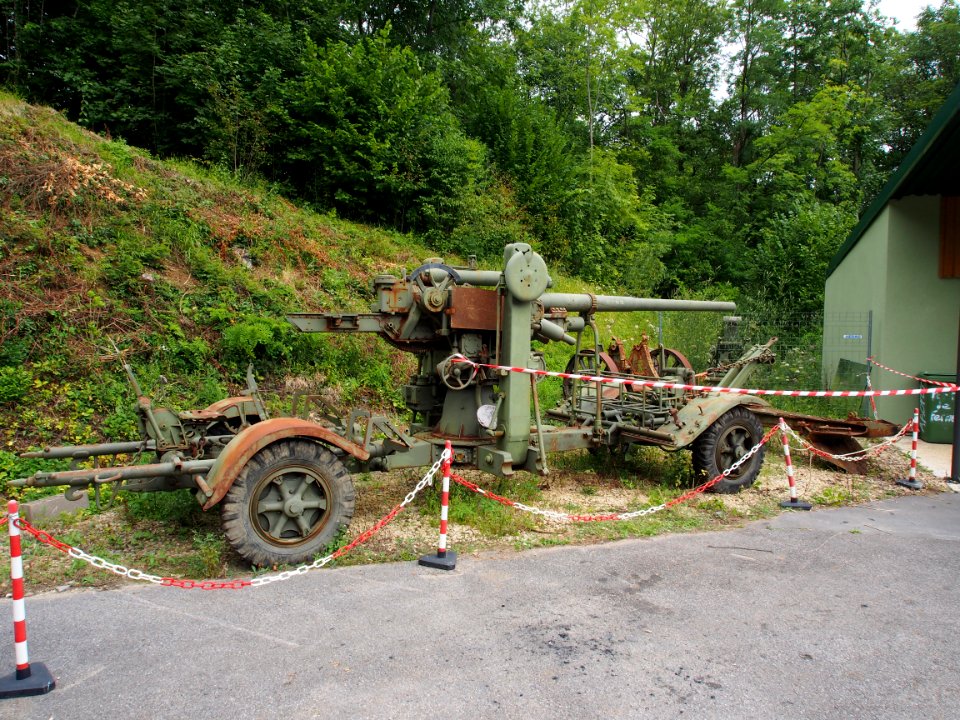 Fort de Fermont and its museum - AAA gun pic-1