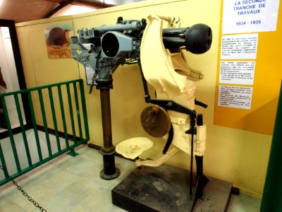 Fort de Fermont and its museum - Ouvrage Fermont - Mixed gun mle 1934, 25mm cannon and twin machine guns pic2