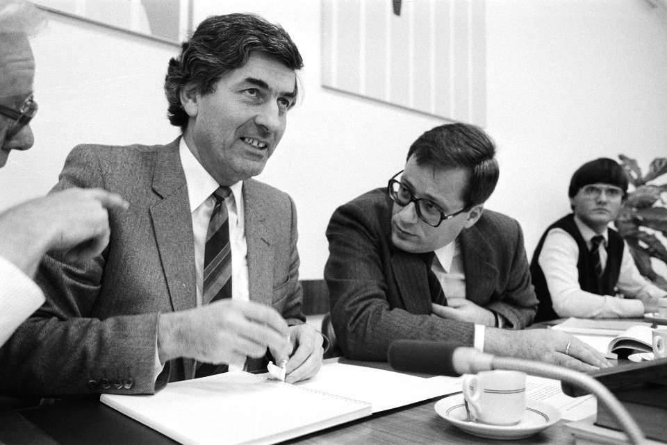 Fractieleider Lubbers (l) en minister Deetman, Bestanddeelnr 932-3712