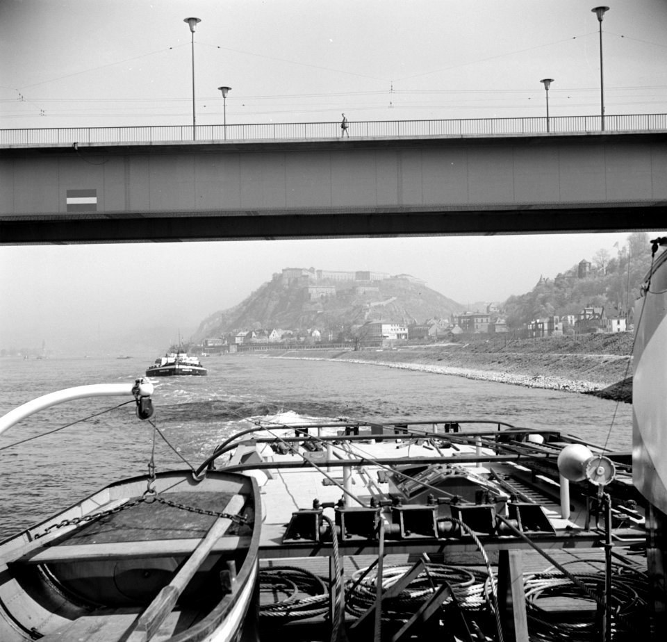 Fort Ehrenbreitstein bij Koblenz, gezien onder de Pfaffendorfer Brücke, Bestanddeelnr 254-1085