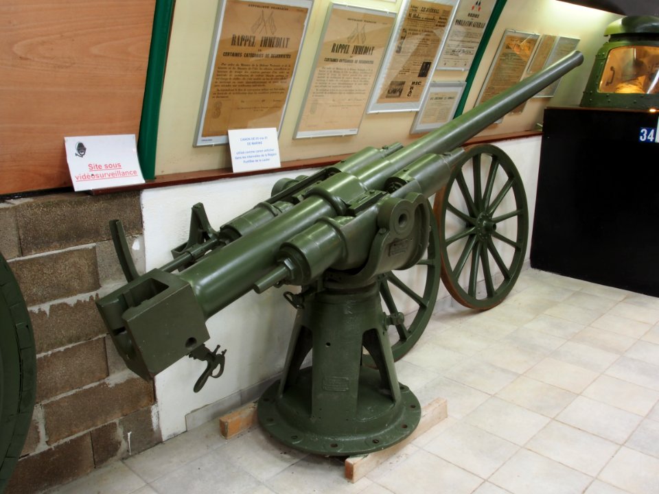 Fort de Fermont and its museum - DE 65 mle 91navy gun used for anti tank