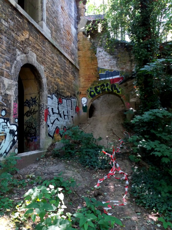 Fort de Loyasse - Cour intérieure 02