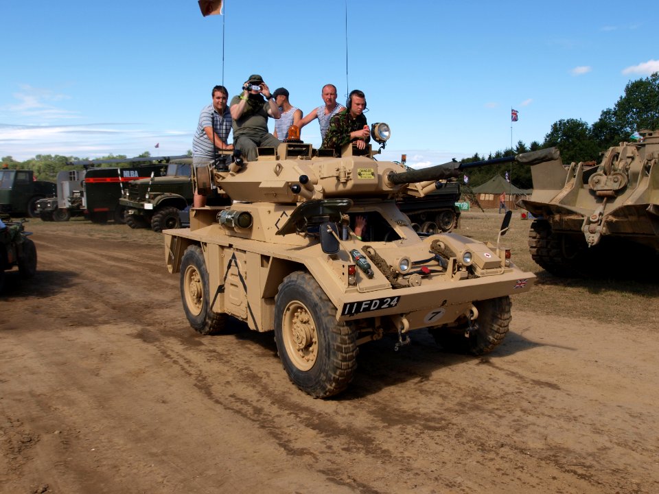 Fox Armoured Car CVR(W) FV721 pic2